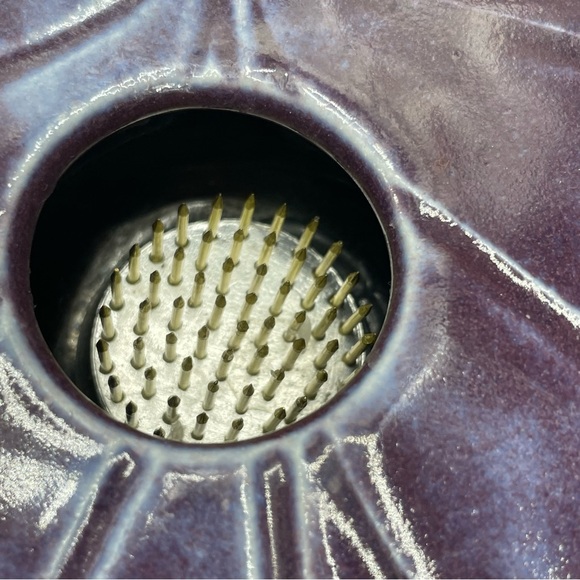 Ikebana Kenzan Flower Flog Glazed Ceramic Purple Elephant Ear Leaf Vase 6.5" - Picture 5 of 9